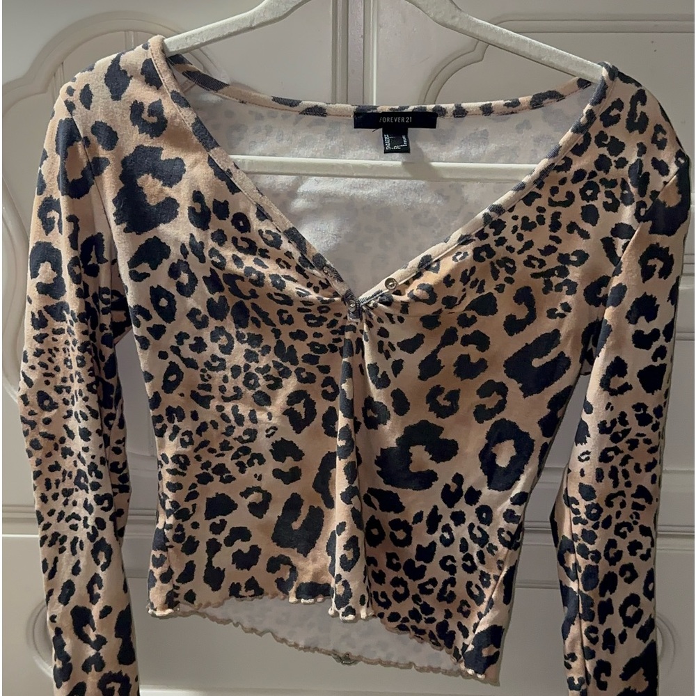 forever 21, size medium, tan & black color, long sleeve, buttons